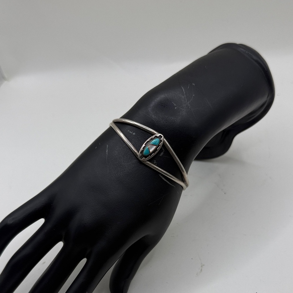 Vintage Teme Navajo Elegant Silver Bracelet Cuff Bangle Turquoise Color Stone